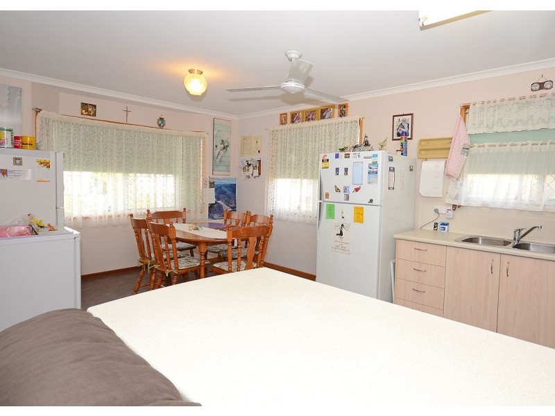 2 – 208 Elizabeth St, Urangan QLD 4655