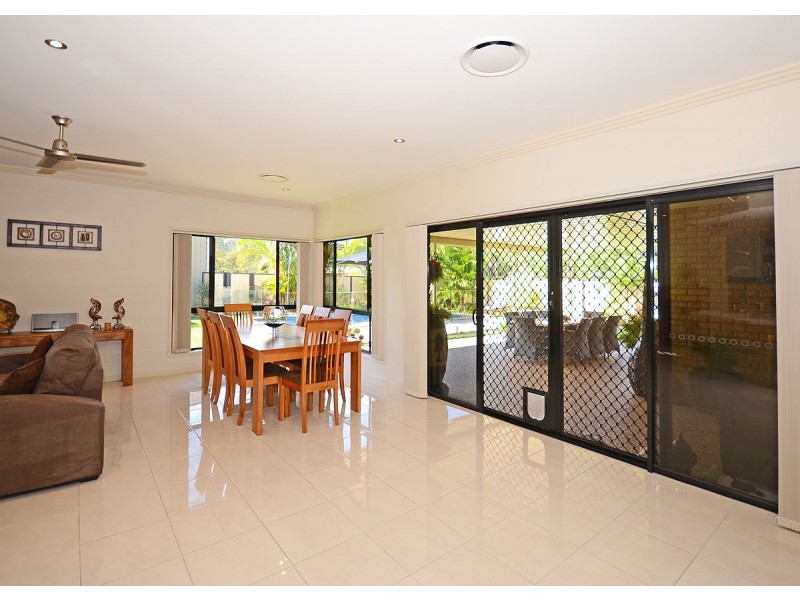 2 Collare Court, Urangan QLD 4655