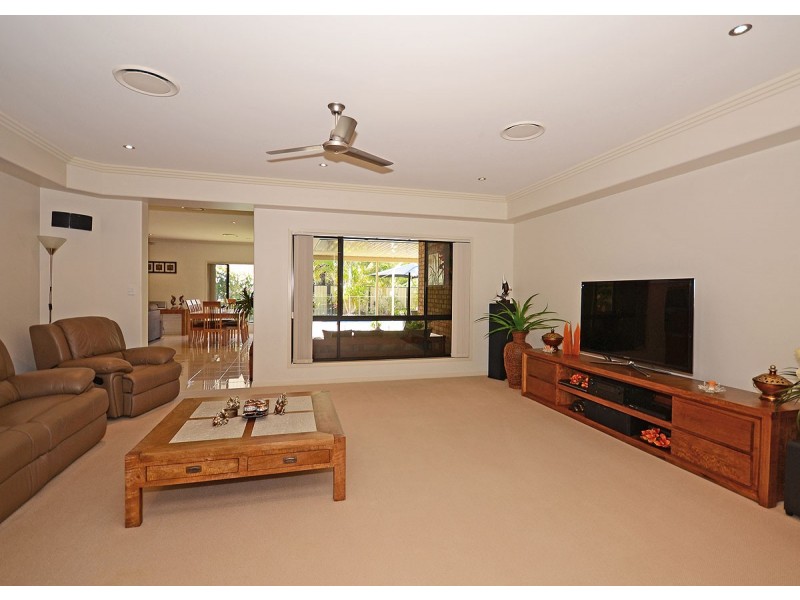 2 Collare Court, Urangan QLD 4655