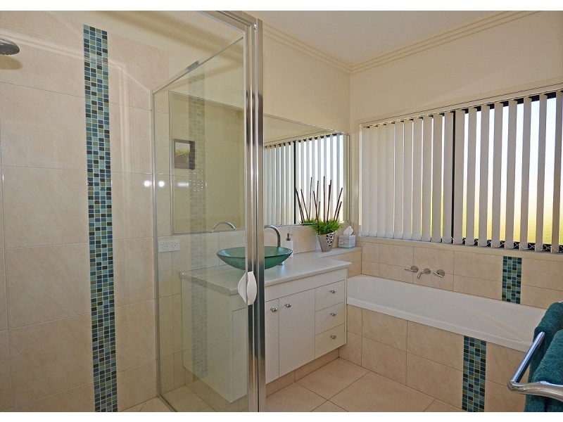 2 Collare Court, Urangan QLD 4655