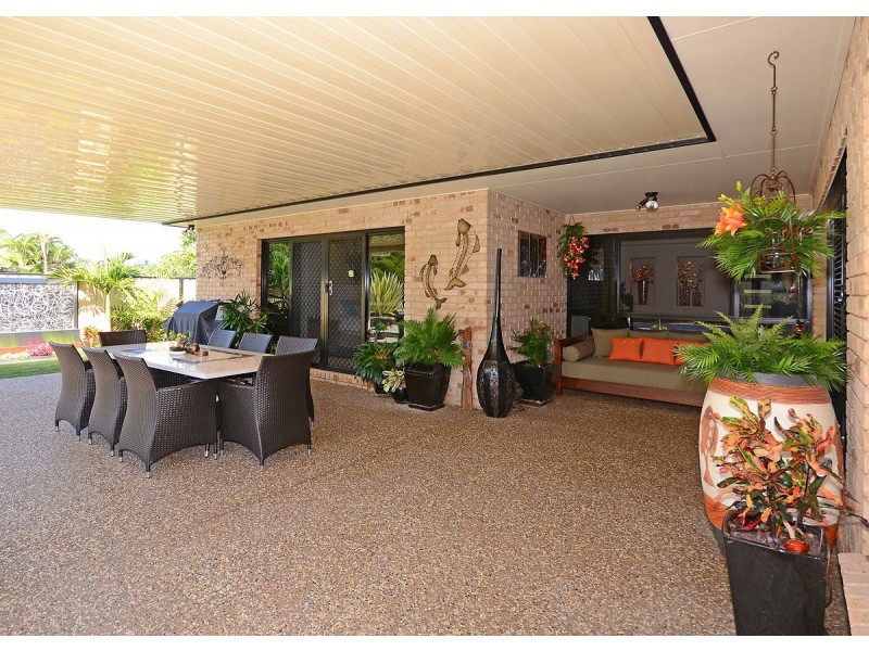 2 Collare Court, Urangan QLD 4655