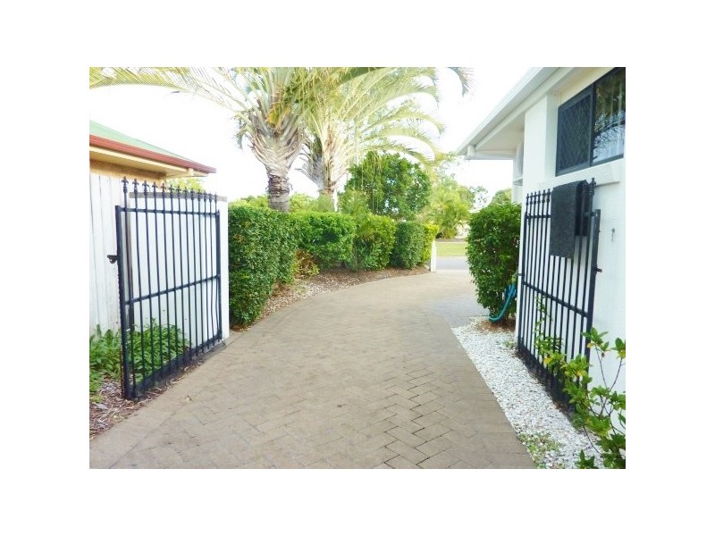11 Thornbill Drive, Eli Waters QLD 4655