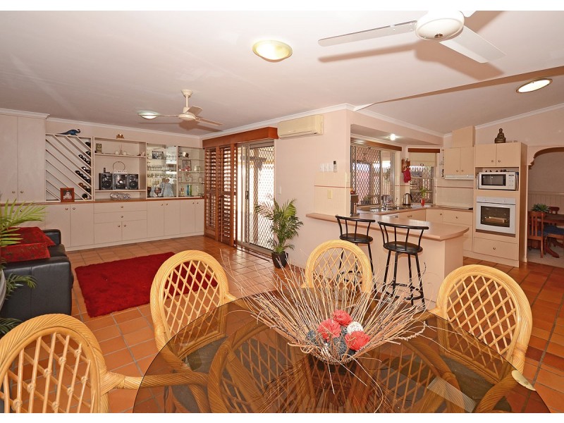 19 Vicki Parade, Torquay QLD 4655