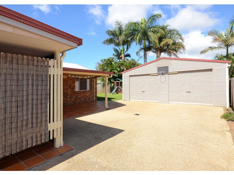 19 Vicki Parade, Torquay QLD 4655