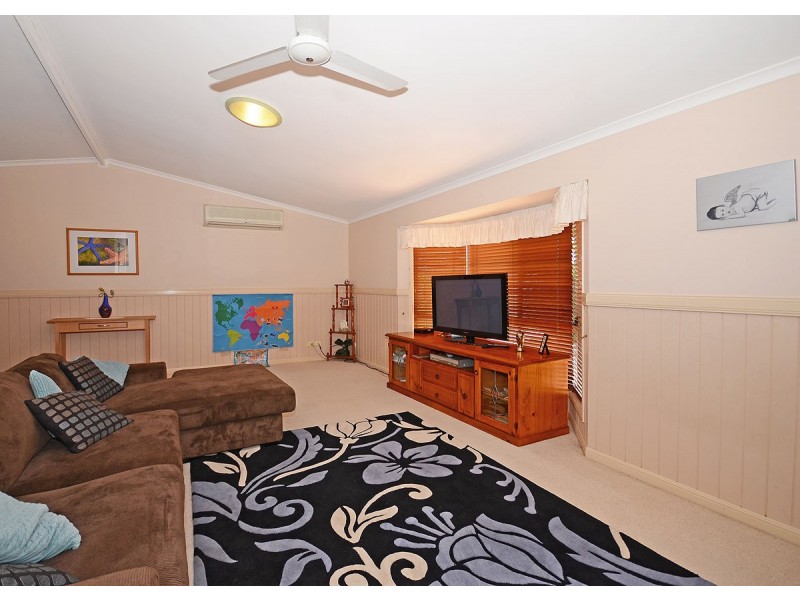 19 Vicki Parade, Torquay QLD 4655