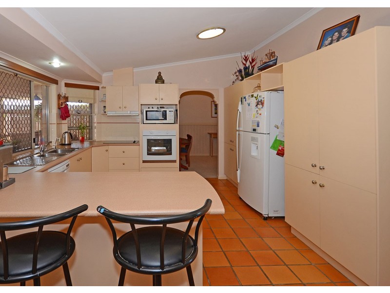 19 Vicki Parade, Torquay QLD 4655