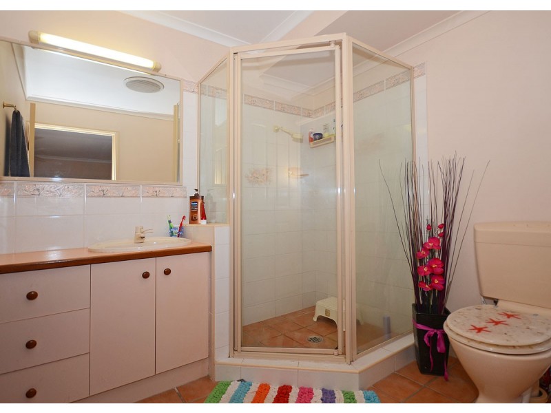 19 Vicki Parade, Torquay QLD 4655