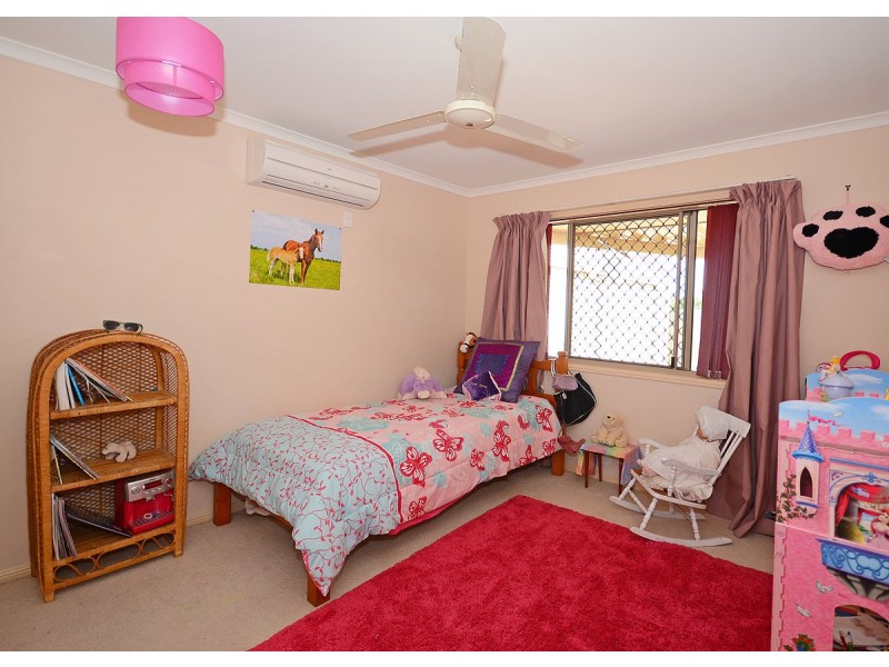 19 Vicki Parade, Torquay QLD 4655