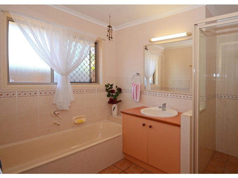 19 Vicki Parade, Torquay QLD 4655