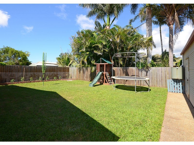 19 Vicki Parade, Torquay QLD 4655