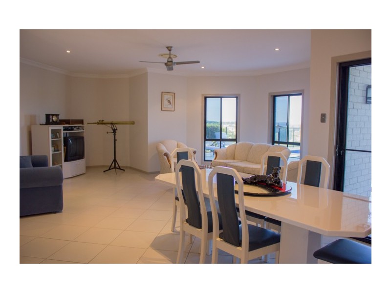 17 Windjammer Court, River Heads QLD 4655
