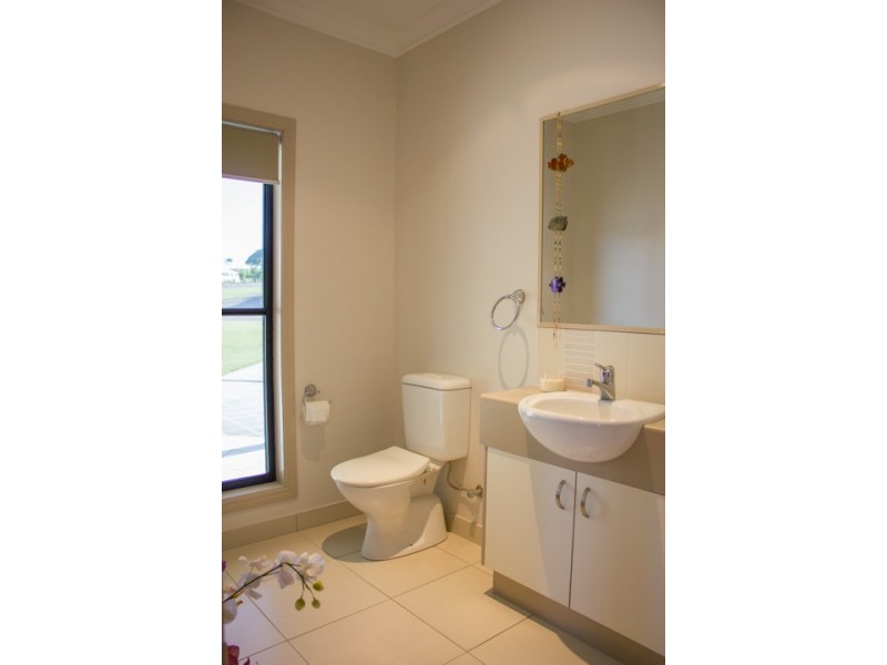 17 Windjammer Court, River Heads QLD 4655