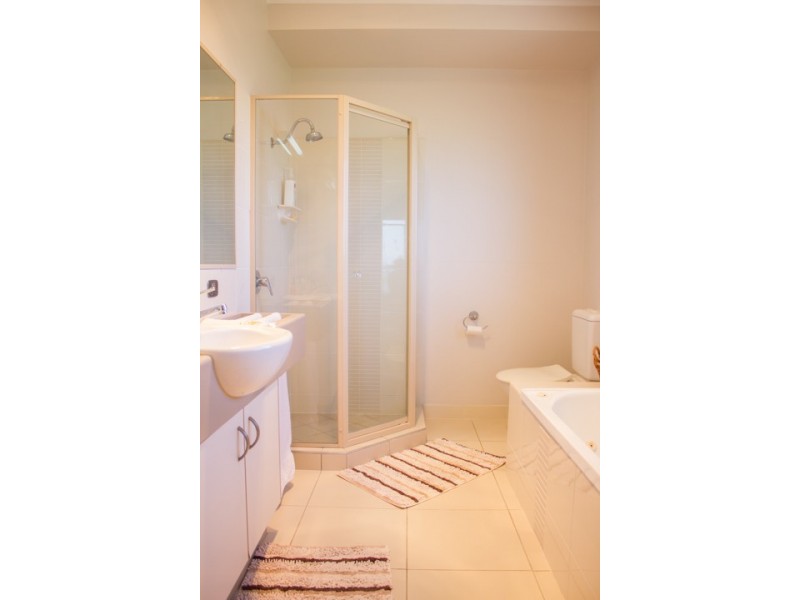 17 Windjammer Court, River Heads QLD 4655