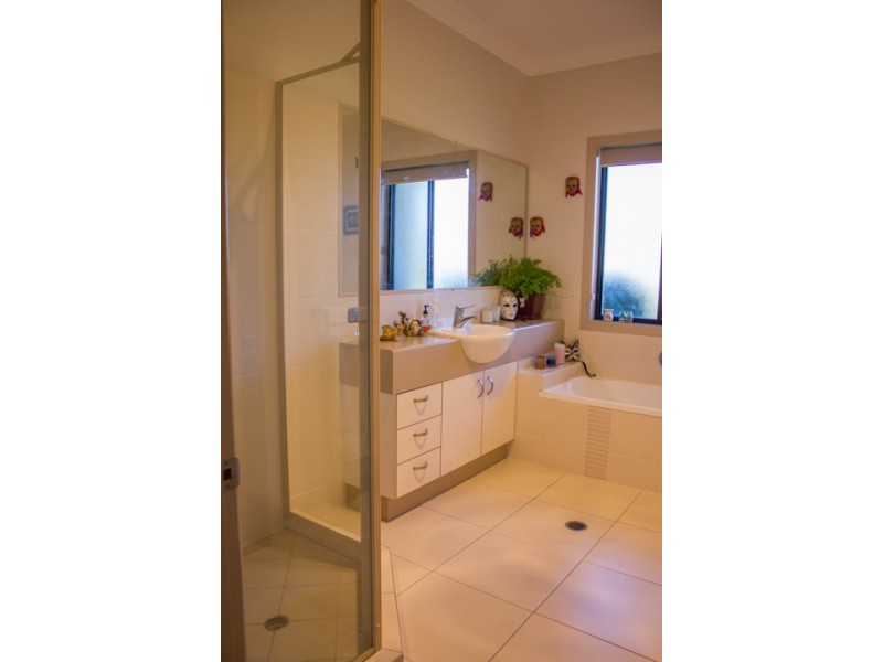 17 Windjammer Court, River Heads QLD 4655