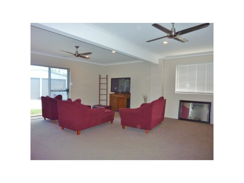 93 Long Street, Point Vernon QLD 4655