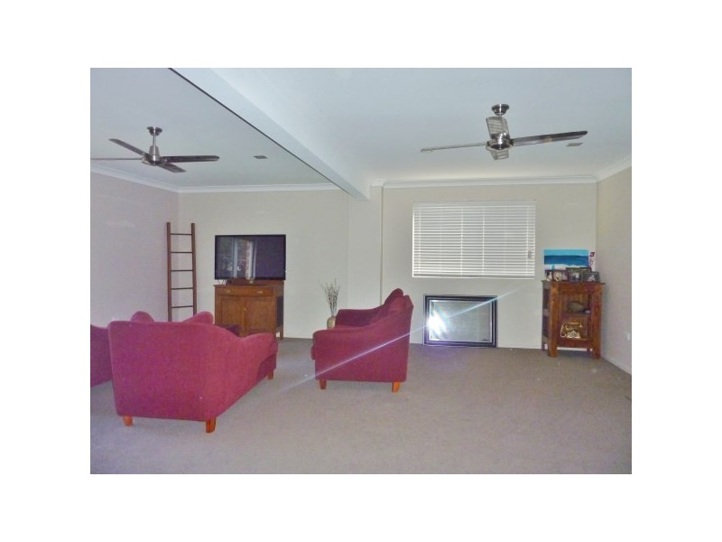 93 Long Street, Point Vernon QLD 4655