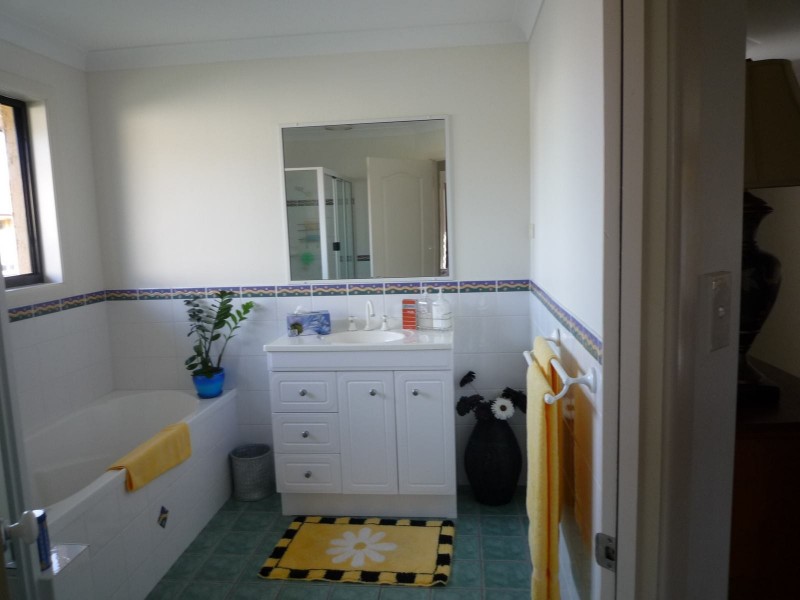 3 Kestrel Court, Eli Waters QLD 4655