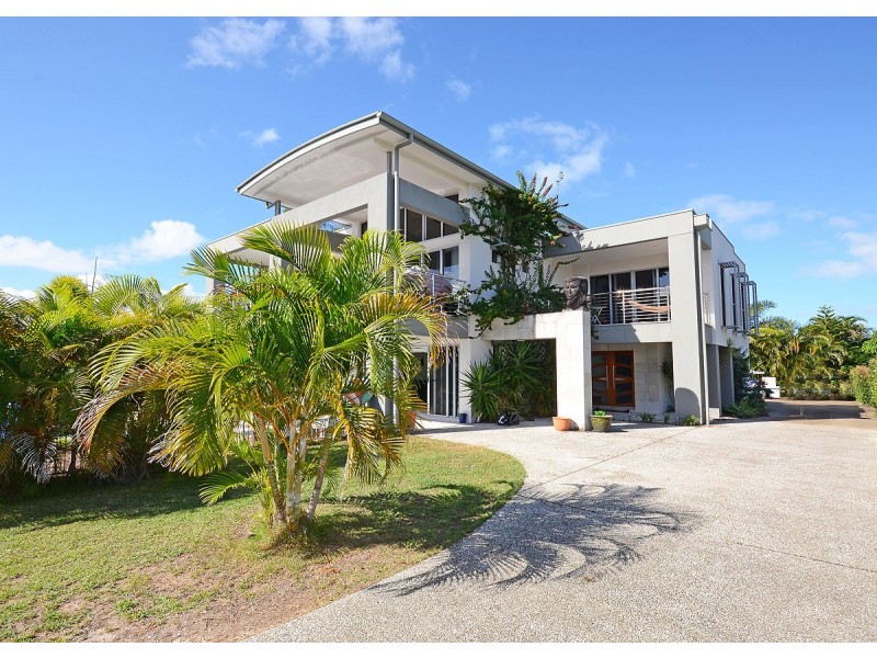 235 Cypress Street, Urangan QLD 4655