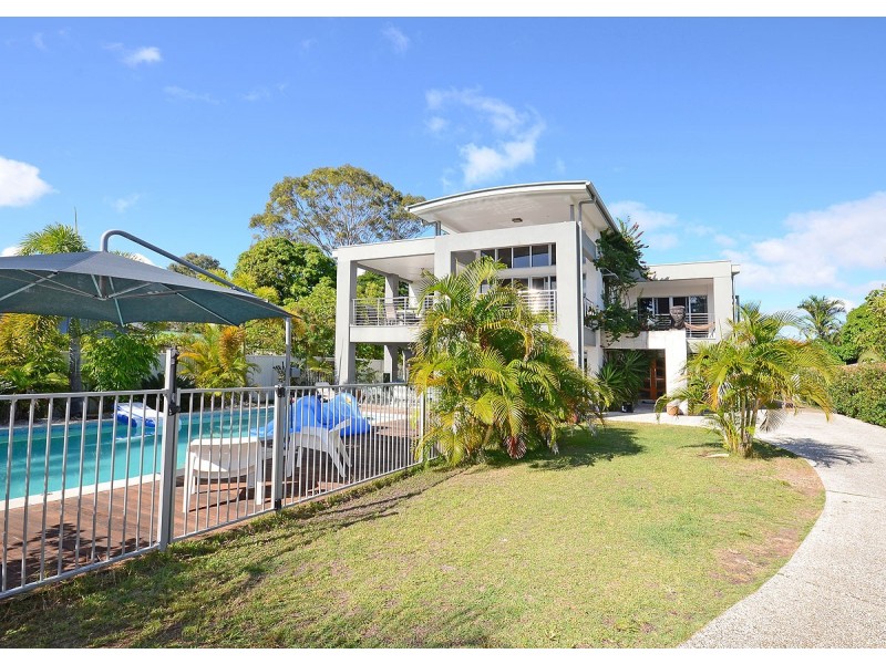 235 Cypress Street, Urangan QLD 4655