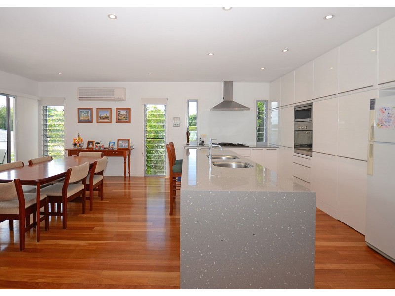 235 Cypress Street, Urangan QLD 4655