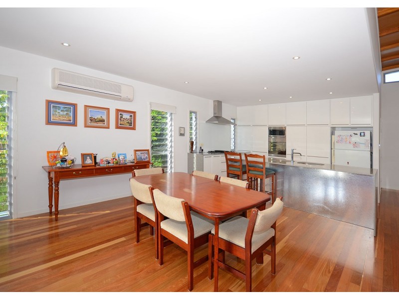 235 Cypress Street, Urangan QLD 4655