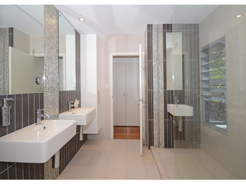 235 Cypress Street, Urangan QLD 4655