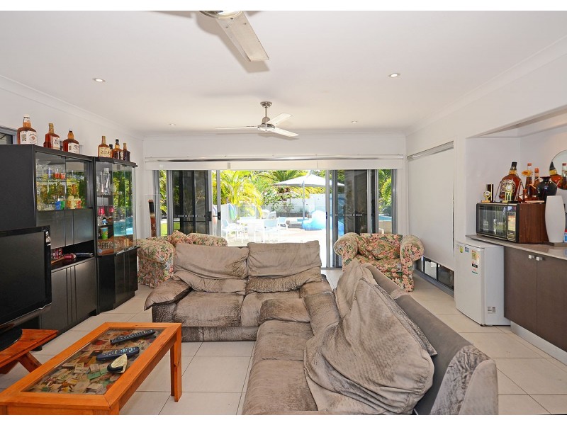 235 Cypress Street, Urangan QLD 4655