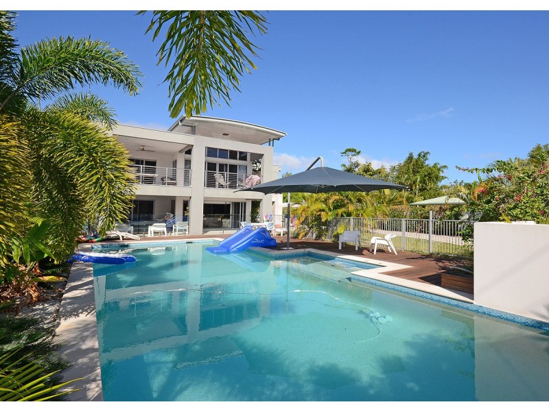 235 Cypress Street, Urangan QLD 4655