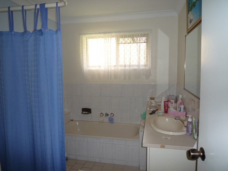 19 Arthur Street, Urangan QLD 4655