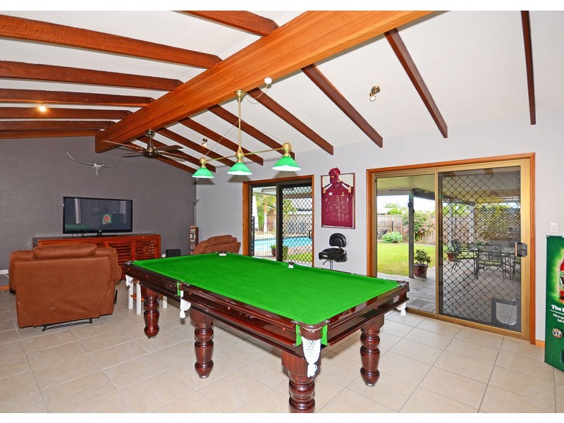 3 Moolyyir Street, Urangan QLD 4655