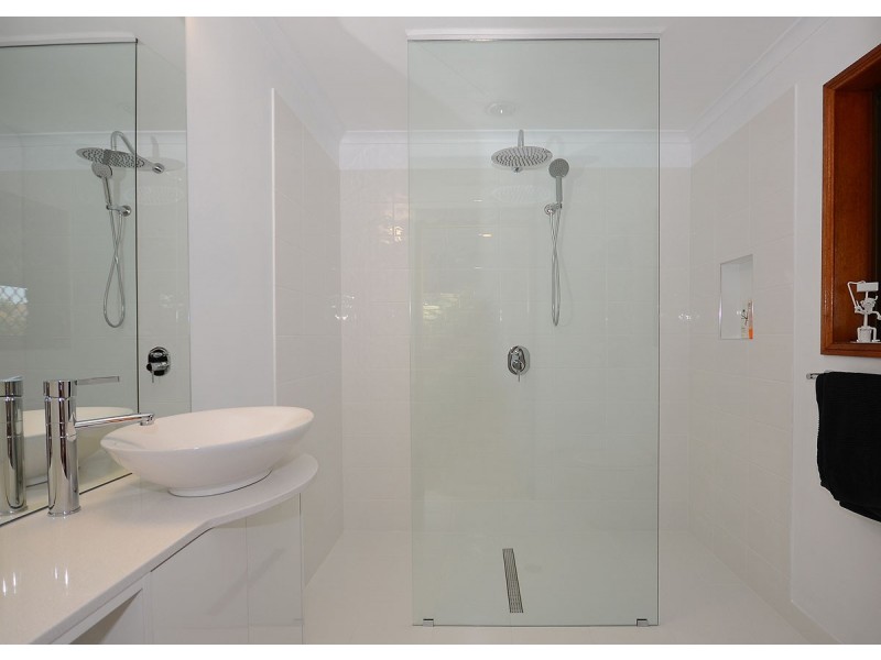3 Moolyyir Street, Urangan QLD 4655