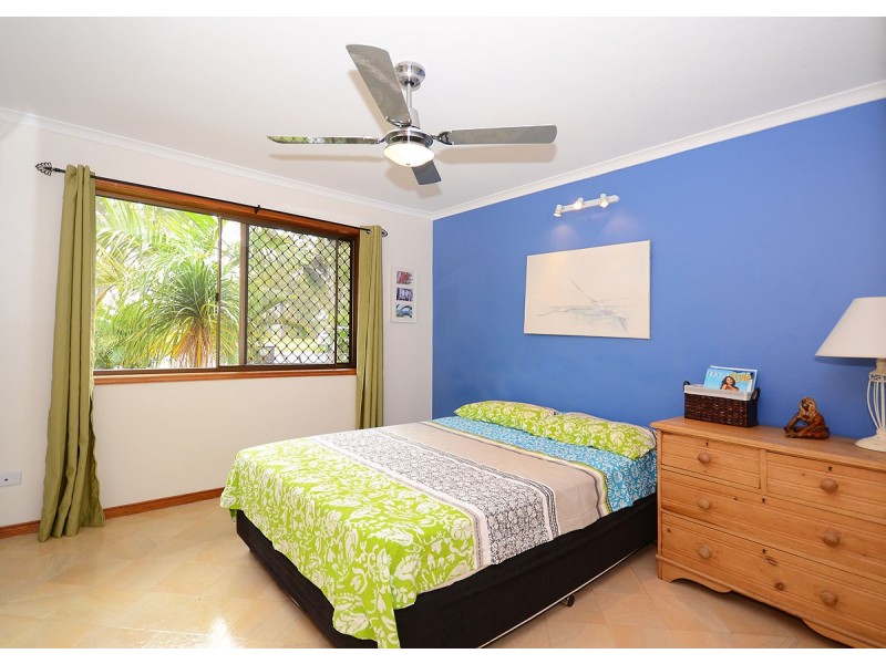 3 Moolyyir Street, Urangan QLD 4655