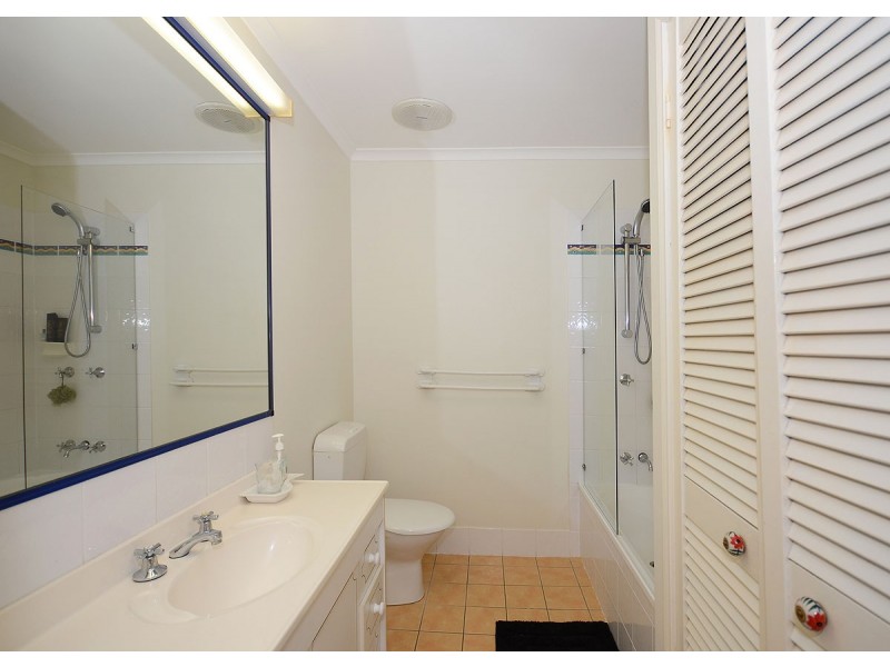 3 Moolyyir Street, Urangan QLD 4655