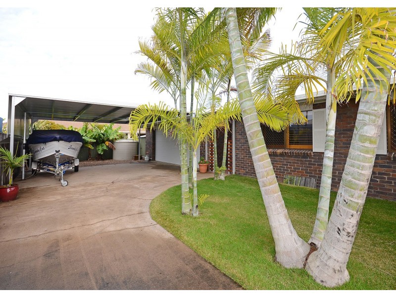 3 Moolyyir Street, Urangan QLD 4655