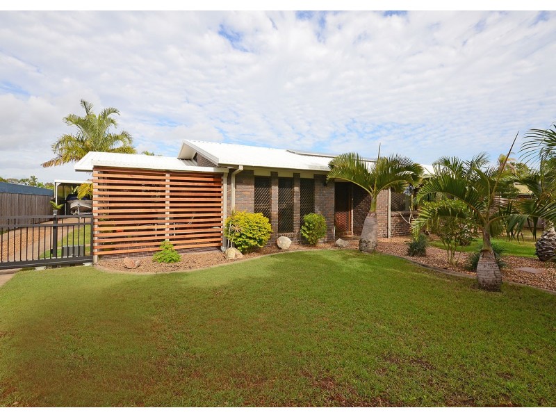 3 Moolyyir Street, Urangan QLD 4655