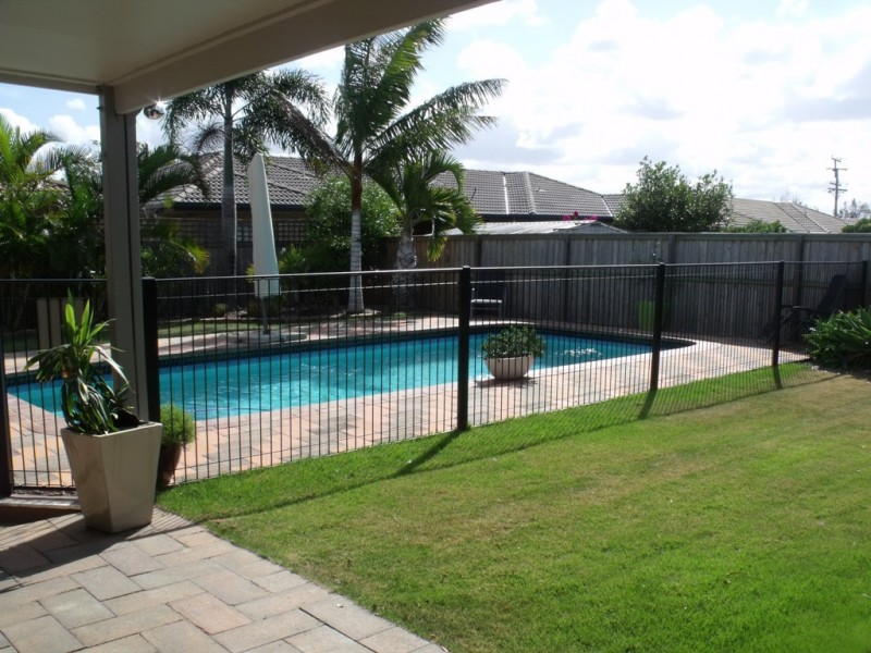 3 Moolyyir Street, Urangan QLD 4655