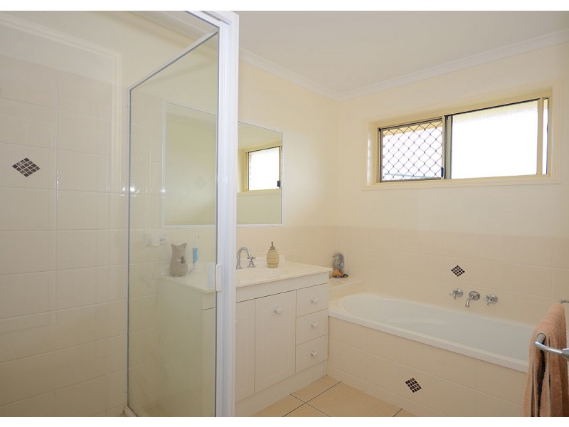 5 Malcolm Court, Point Vernon QLD 4655