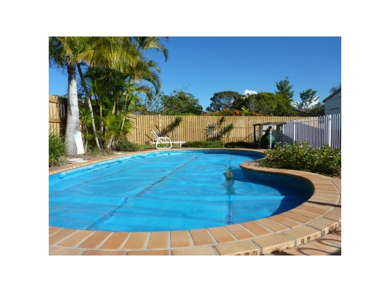 11 Paul Drive, Point Vernon QLD 4655
