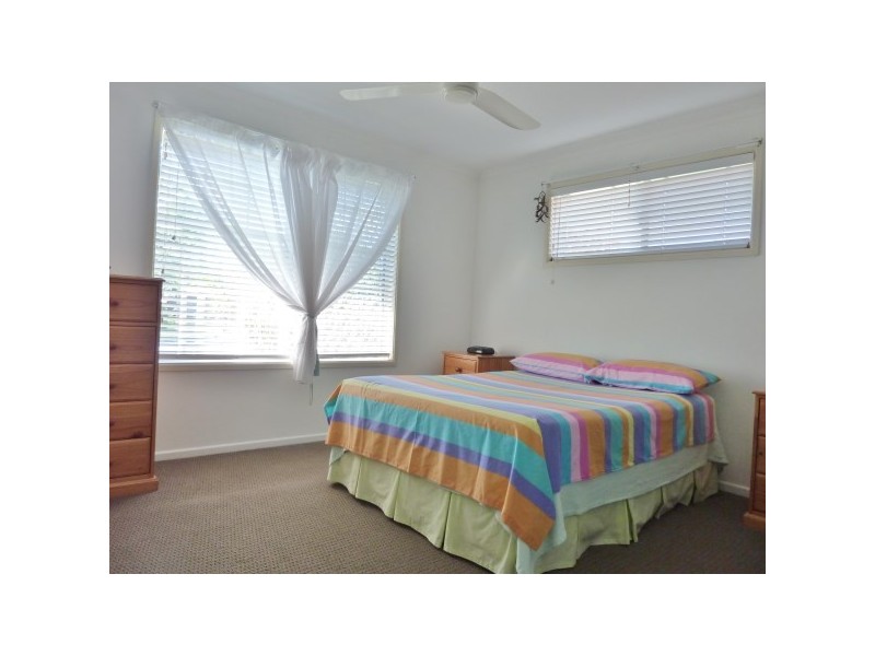 11 Paul Drive, Point Vernon QLD 4655