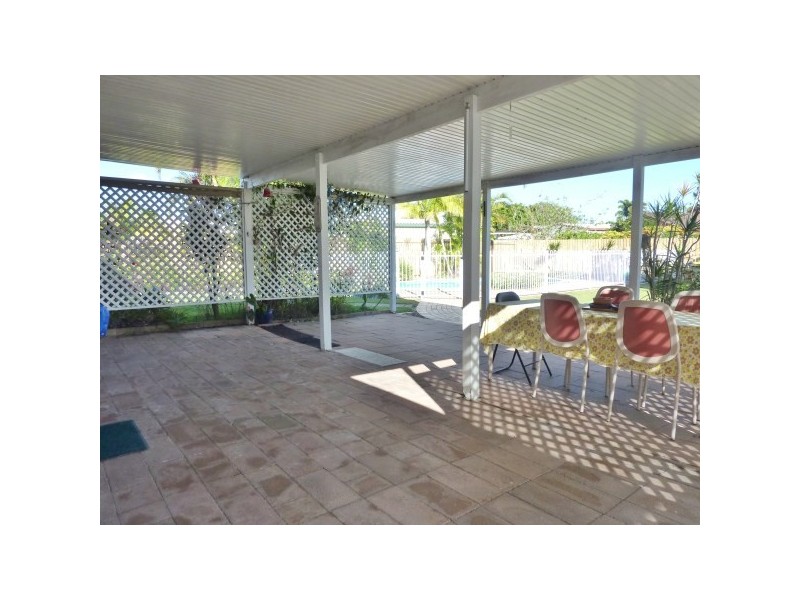 11 Paul Drive, Point Vernon QLD 4655