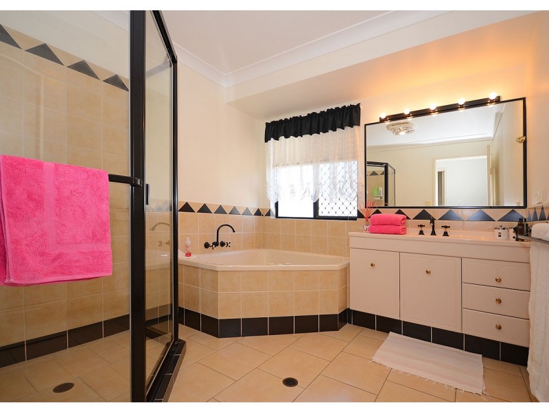 32 Heather Way, Urraween QLD 4655