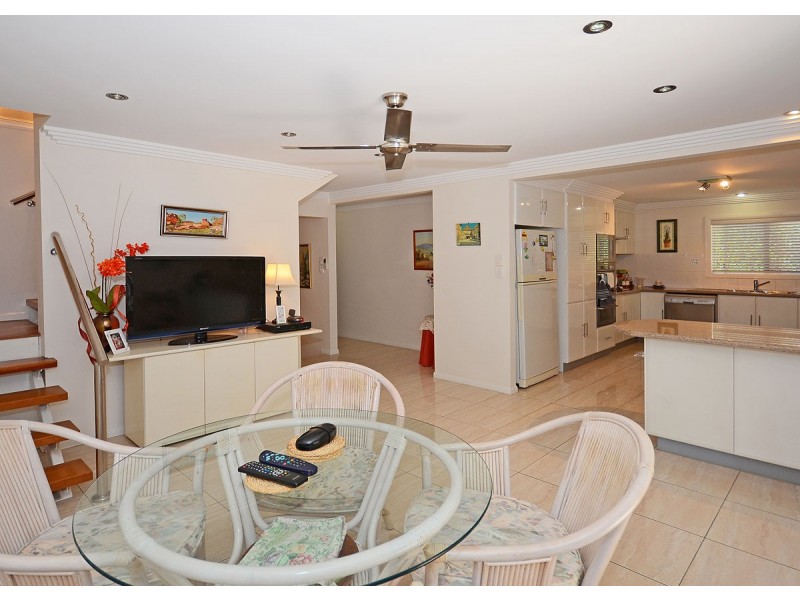 621 Charlton Esplanade, Urangan QLD 4655