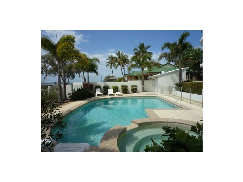 1/558 Charlton Esplanade, Urangan QLD 4655