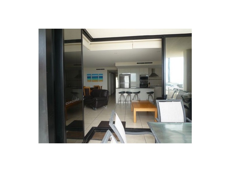 1/558 Charlton Esplanade, Urangan QLD 4655