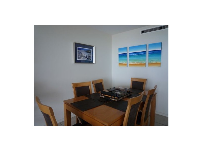1/558 Charlton Esplanade, Urangan QLD 4655