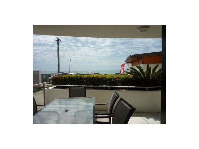 1/558 Charlton Esplanade, Urangan QLD 4655