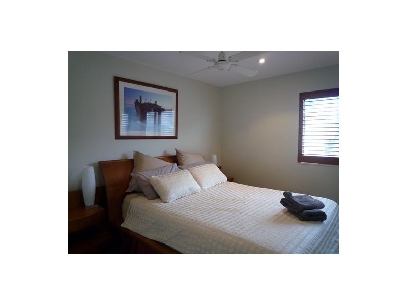 1/558 Charlton Esplanade, Urangan QLD 4655