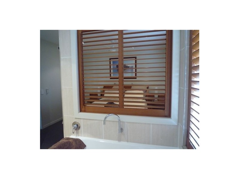 1/558 Charlton Esplanade, Urangan QLD 4655