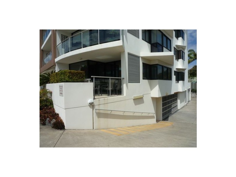 1/558 Charlton Esplanade, Urangan QLD 4655