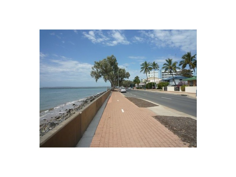 1/558 Charlton Esplanade, Urangan QLD 4655